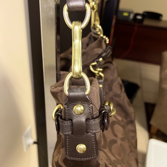 Beautiful brown signature print Coach pocketbook (authentic) - Picture 5 of 9
